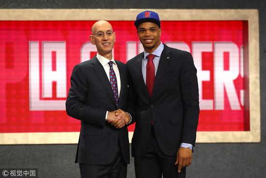 PJ·塔克与尼克斯签订为期两年合同，包含下赛季球队选项.